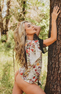 Jackson boudoir photography woman outdoors naked in nature
