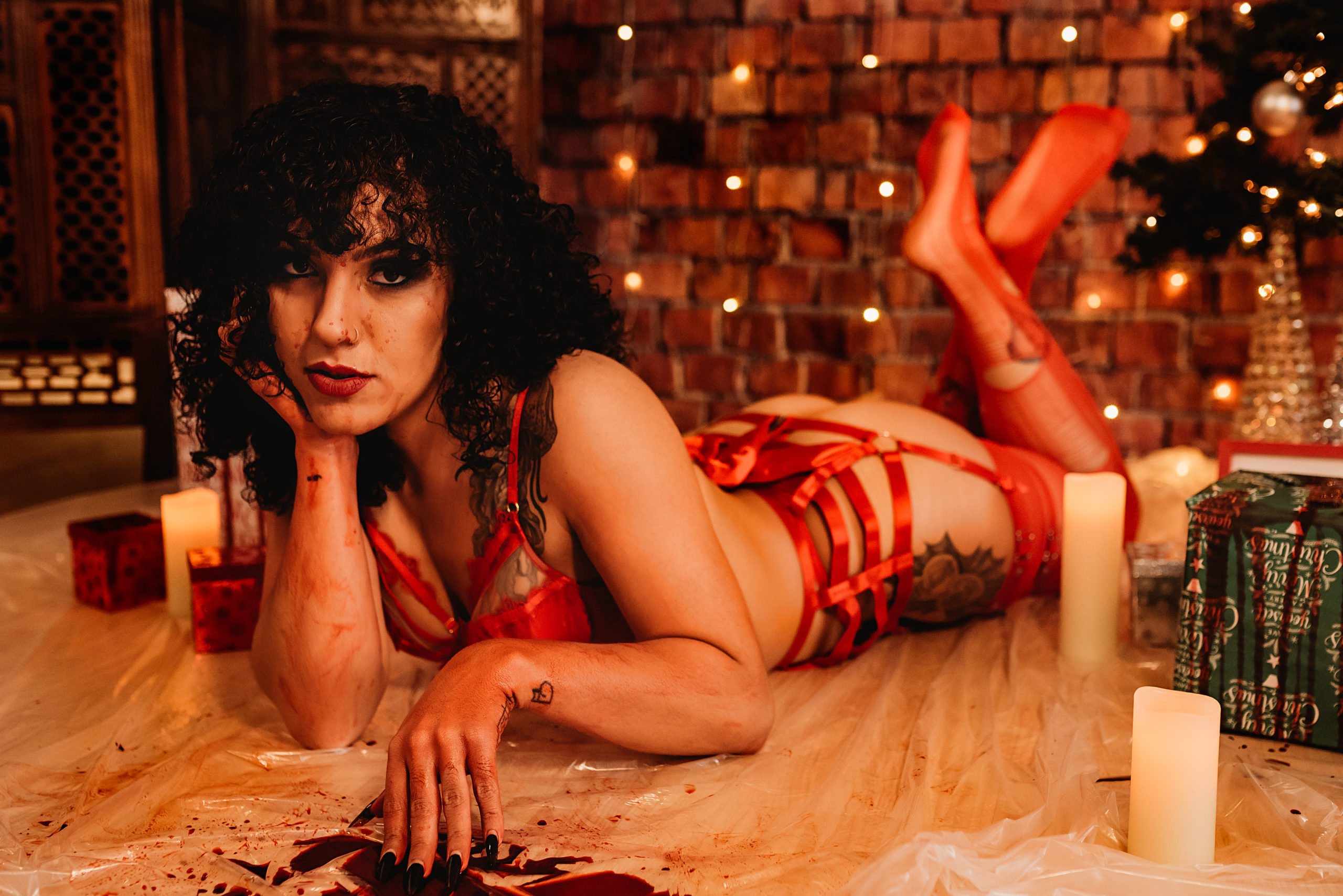 Sacramento gorelesque boudoir photography, dani demize, bloody boudoir, creepmas photoshoot, boudoir, sacramento boudoir photography,